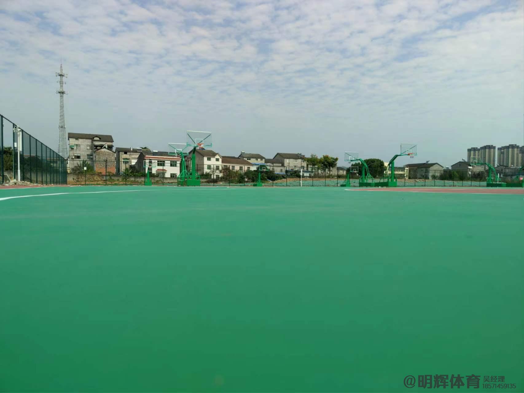 昆玉硬地丙烯酸球场的优缺点